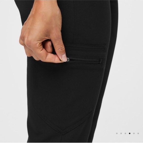 FIGS ZamoraT™ Jogger Scrub Pants Black PO2255 - Picture 4 of 14